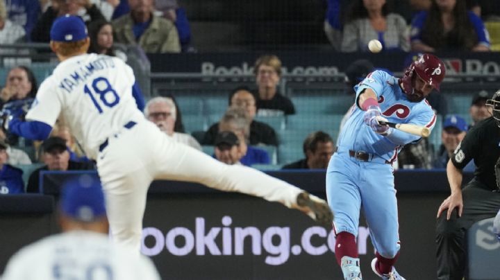 Schwarber se destapa con dos jonrones y los Filis vencen 8-2 a Dodgers para evitar la barrida