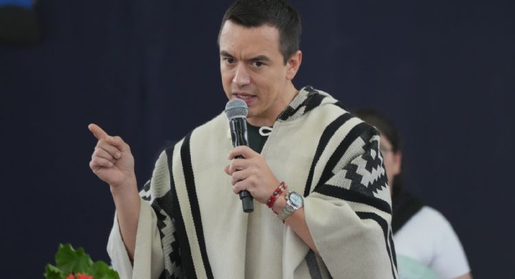 Noboa reitera tras ataque a su convoy que "unos pocos vándalos" no le impedirán trabajar por Ecuador