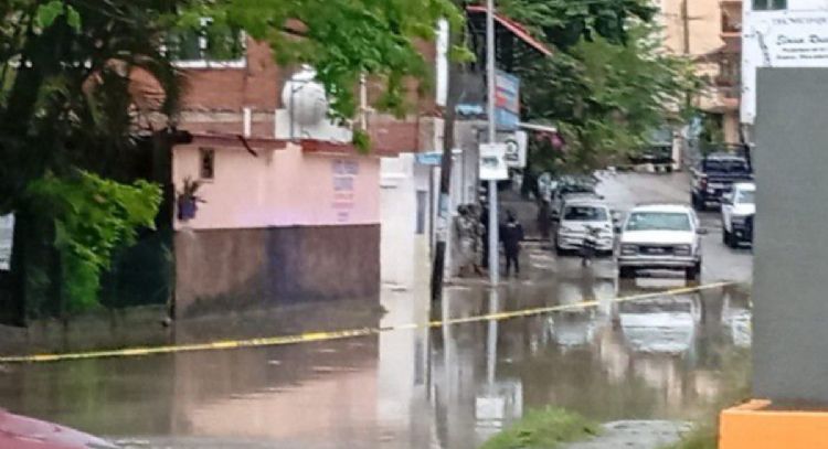 Ataque en hotel de Tuxpan deja tres muertos; en el centro asesinan a comandante de policía