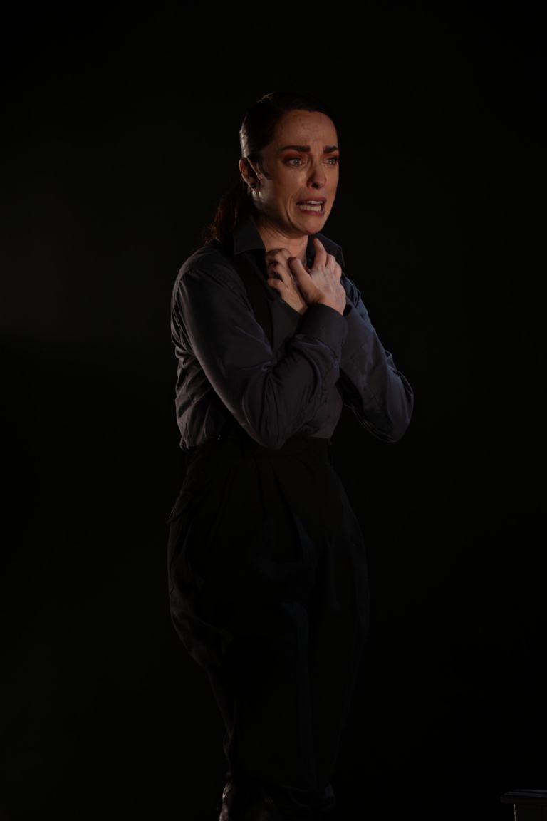 Flor Benítez (Hesther Salomón, Dora Strang, coro)