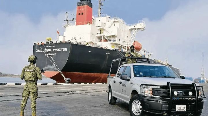 Identifican a capitán de navío como enlace entre titulares de aduanas para traficar huachicol