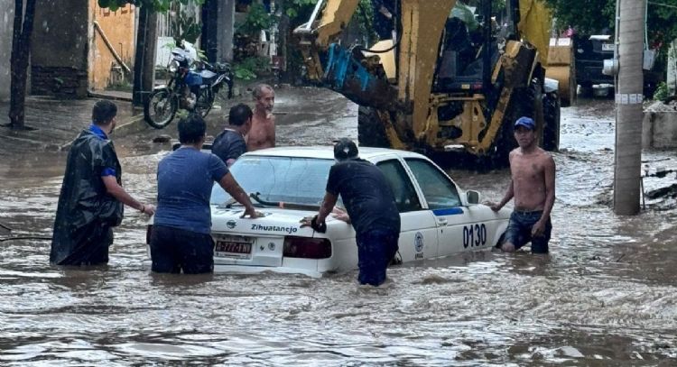 La tormenta tropical Raymond causa daños a viviendas y autos en Guerrero (Video)