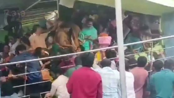 Nueve muertos y decenas de heridos en una avalancha humana en un templo hindú en el sur de la India