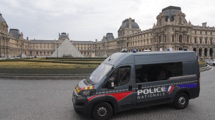 Dos nuevos sospechosos enfrentan cargos preliminares por robo en el Louvre