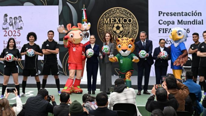 “Se lo voy a dar a una niña para que pueda soñar con futbol”: Sheinbaum regalará el boleto 001