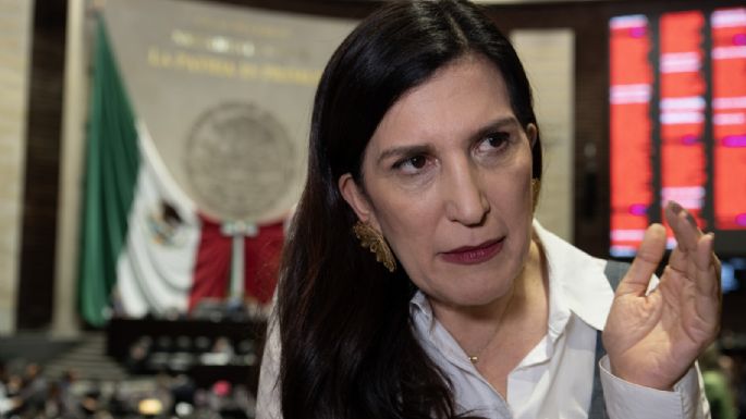 Tiempo de AMLO ya pasó, debe dejar que Sheinbaum tome sus decisiones: Kenia López Rabadán