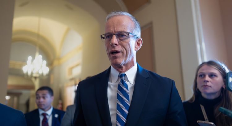 Senado de EU aprueba proyecto de ley para poner fin a cierre del gobierno; pasa a cámara baja