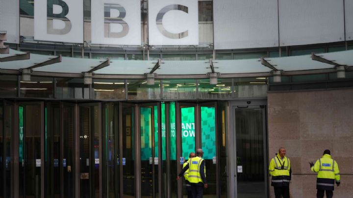 Gobierno británico sigue envuelto en la disputa entre Trump y la BBC