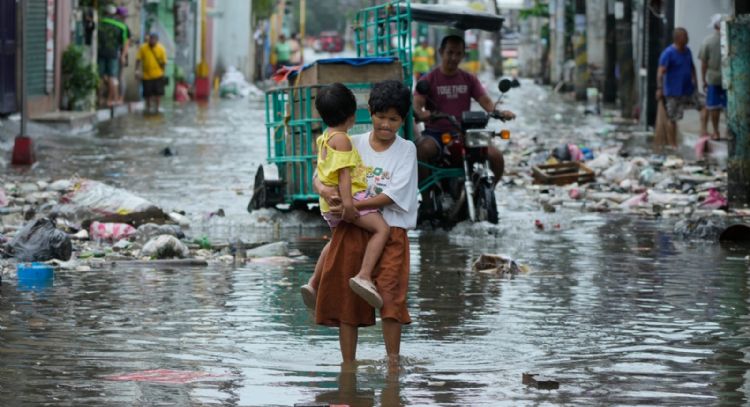 Taiwán evacúa a miles de personas por la tormenta Fung-wong que dejó 25 muertos en Filipinas