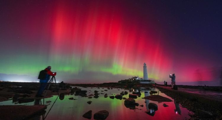 Tormentas solares generan coloridas auroras boreales en zonas inesperadas de EU