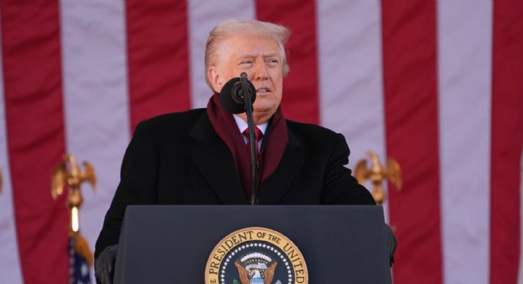 Trump acusa a demócratas de "desviar la atención" con el caso Epstein