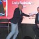 Lanzan huevos a Luis Rubiales durante la presentación de su libro (Video)