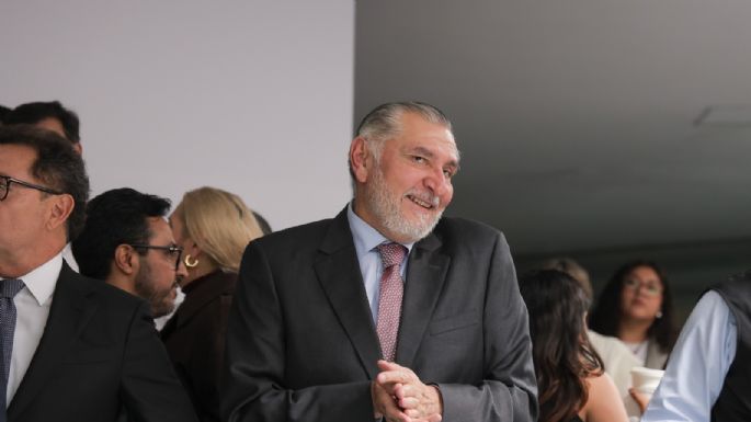 Festín de contratos multimillonarios para Adán Augusto y amigos en estados morenistas