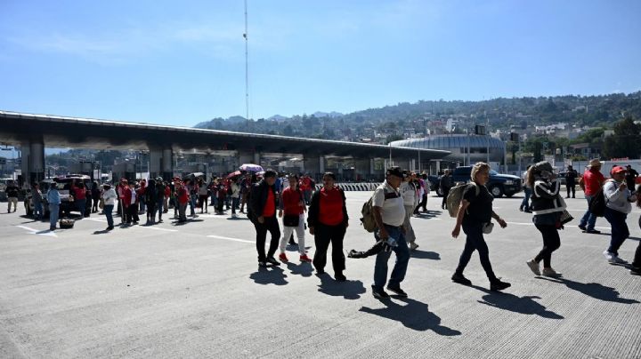 CNTE toma casetas de la México-Puebla y México-Cuernavaca