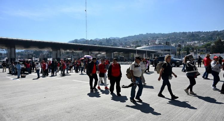 CNTE toma casetas de la México-Puebla y México-Cuernavaca