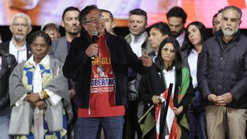 Bombardeos a disidencias de exFARC dejan siete menores muertos, dicen autoridades colombianas