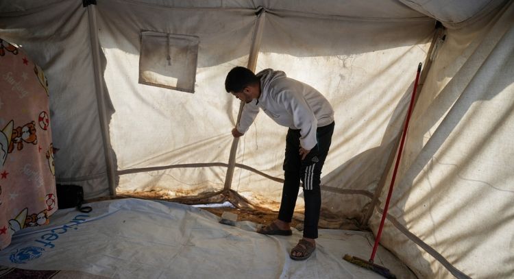 Primeras lluvias invernales fuertes azotan refugios improvisados de Gaza