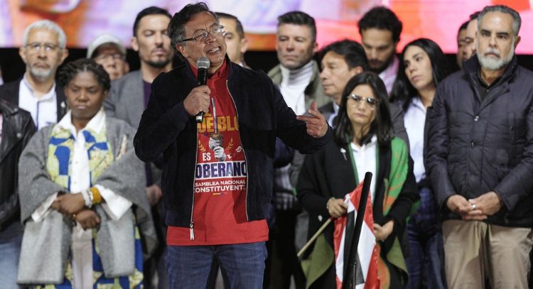 Bombardeos a disidencias de exFARC dejan siete menores muertos, dicen autoridades colombianas