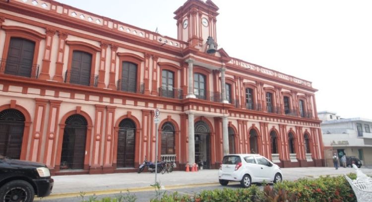 En marcha de la Generación Z derriban y queman portón del Palacio de Gobierno de Colima (Videos)