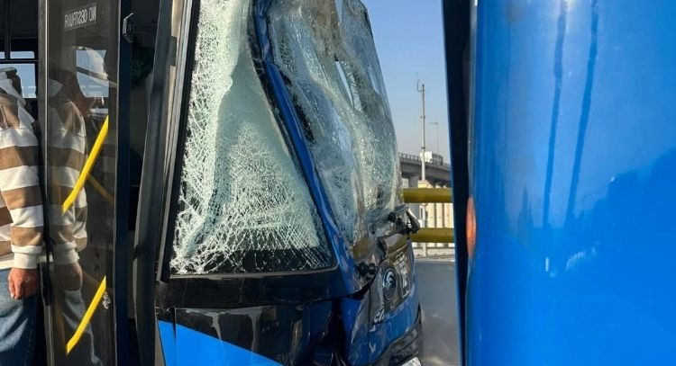 Choca Trolebús elevado a la altura de la estación Santa Martha; hay 26 heridos