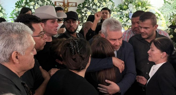 “¡Asesino!”: abuchean y corren al gobernador de Michoacán del funeral de Carlos Manzo (Videos)