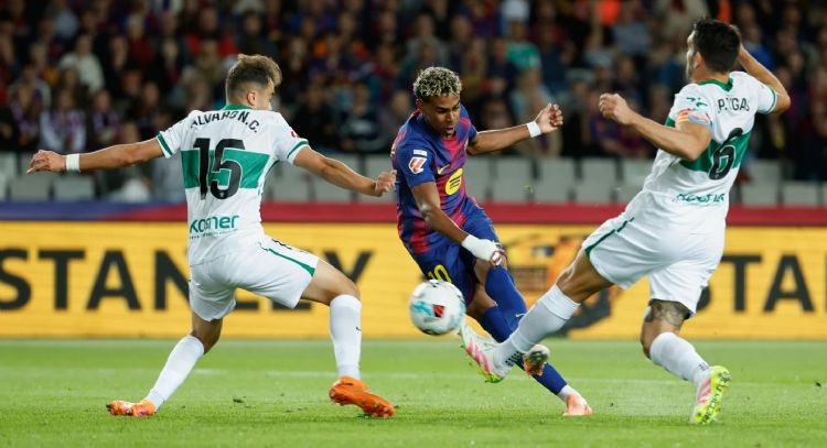 Barcelona gana 3-1 al Elche y se mantiene segundo en LaLiga