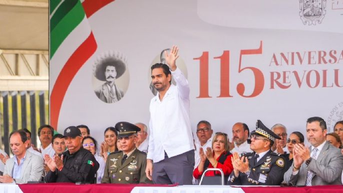 Alcalde de Reynosa abandona desfile para evitar a familiares de desaparecidos