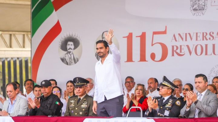 Alcalde de Reynosa abandona desfile para evitar a familiares de desaparecidos