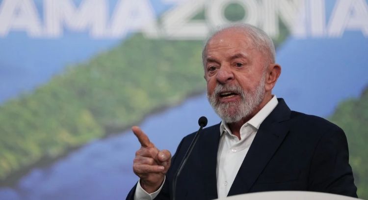 Trump amplía exenciones arancelarias al café, fruta y carne de vacuno de Brasil