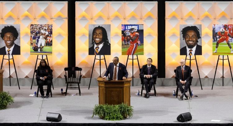 Joven que asesinó a tres estudiantes de la Universidad de Virginia recibió cinco cadenas perpetuas