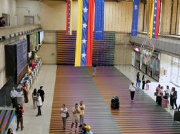 Aerolíneas internacionales cancelan vuelos a Venezuela por “intensificación de actividad militar”