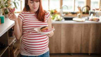 Antojos durante el embarazo pueden provocar alteraciones metabólicas en la descendencia