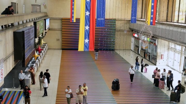 Aerolíneas internacionales cancelan vuelos a Venezuela por “intensificación de actividad militar”