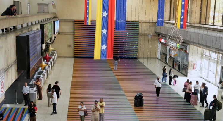 Aerolíneas internacionales cancelan vuelos a Venezuela por “intensificación de actividad militar”