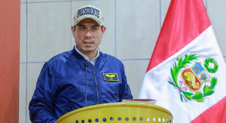 “No me tiembla la mano”: Presidente de Perú amaga con allanar la embajada de México