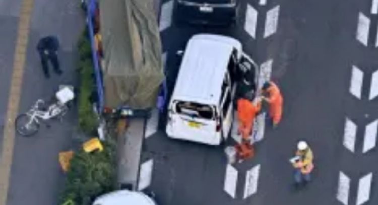 Hombre que conducía un auto robado atropella a 11 personas; una pierde la vida