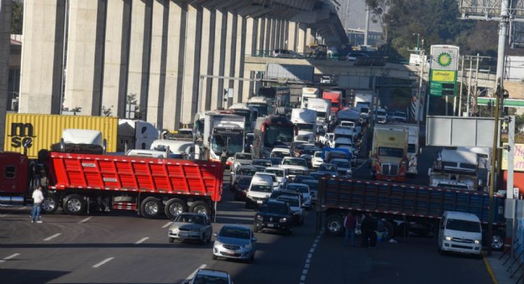 Transportistas paralizan principales arterias viales del país con megabloqueo