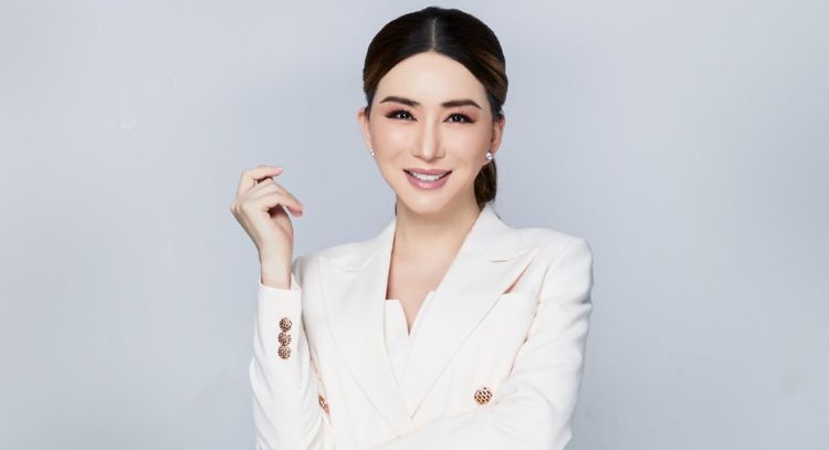 Emiten orden de arresto contra Anne Jakkaphong Jakrajutatip, copropietaria de Miss Universo