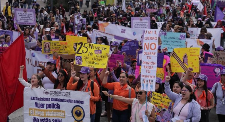 Gobierno de CDMX reporta saldo blanco y afluencia de mil personas en marcha por el 25N