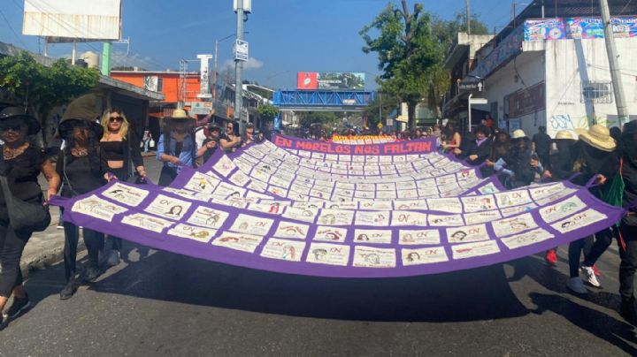 Exigen justicia por feminicidios en Morelos con mural y marchas en el 25N