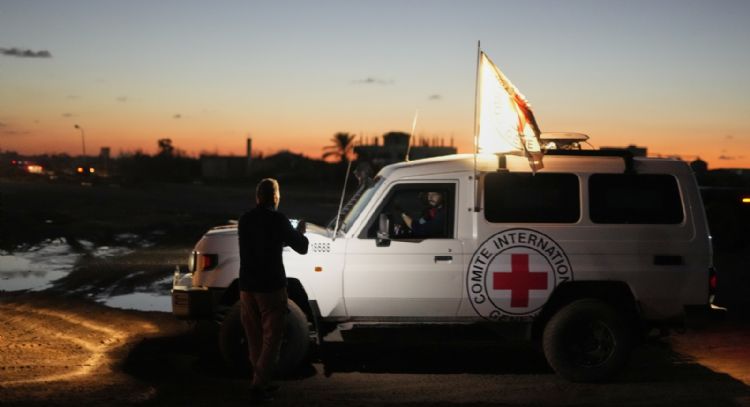 Israel devuelve 15 cuerpos más de palestinos a Gaza mientras se acaba la fase 1 del alto el fuego