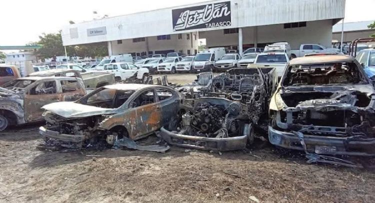 Madrugada violenta en Tabasco: queman autos, arrojan ponchallantas y se registran enfrentamientos