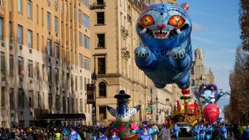 El desfile de Macy's del Día de Acción de Gracias trae a Pac-Man y Labubu a Manhattan (Video)