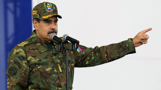 Maduro pide a la Fuerza Aérea que esté "alerta" para defender a Venezuela