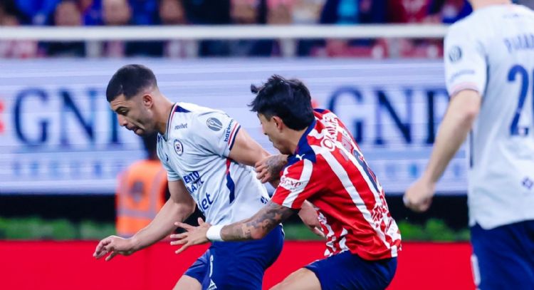Chivas se resignan a empate 0-0 ante Cruz Azul en ida de cuartos de final de la Liga MX