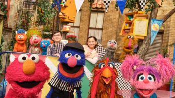 La nueva temporada de "Plaza Sésamo": Bubba Wallace, Netflix y muchas gallinas