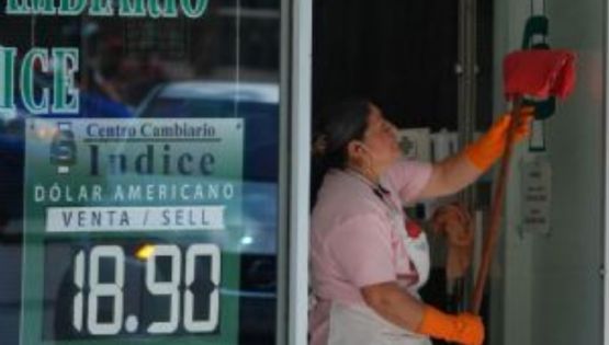 Peso rompe racha negativa, pero sigue el riesgo de depreciación