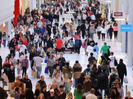 Gastan miles de millones de dólares en Black Friday pese a la incertidumbre económica en EU