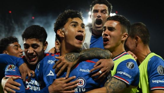 Chicharito falla un penalti y Cruz Azul vence a Chivas para avanzar a las semifinales (Video)