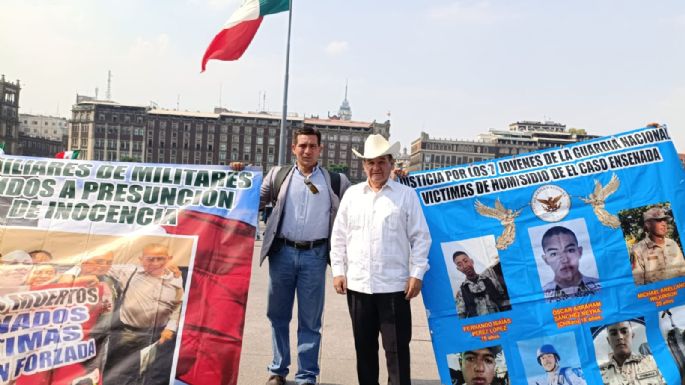 Militares en retiro marchan del Ángel al Zócalo; reprochan aumento de cuatro por ciento